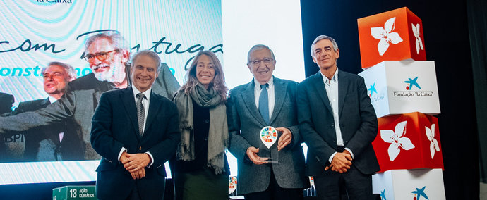 entrega do prémio à Fundação ”la Caixa”