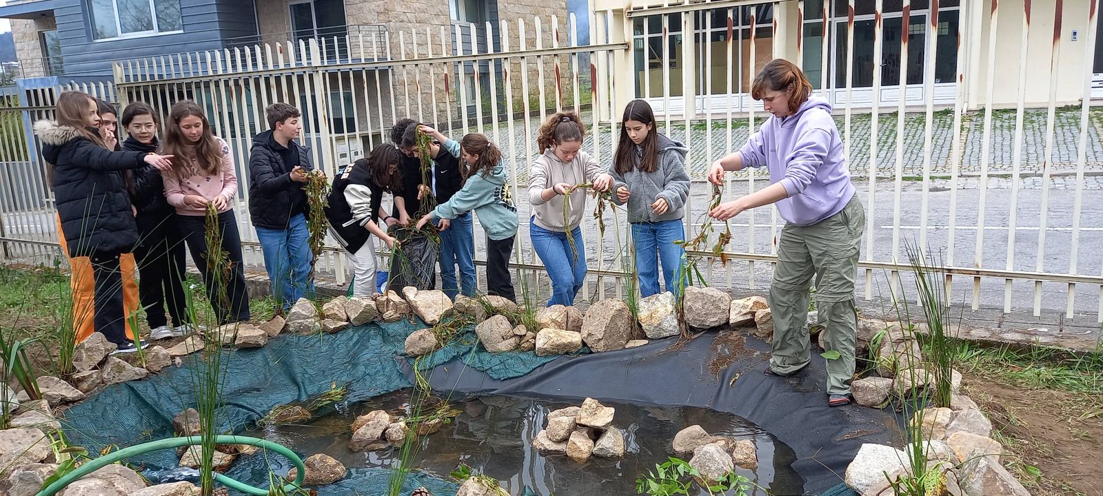 Construção do charco ecológico