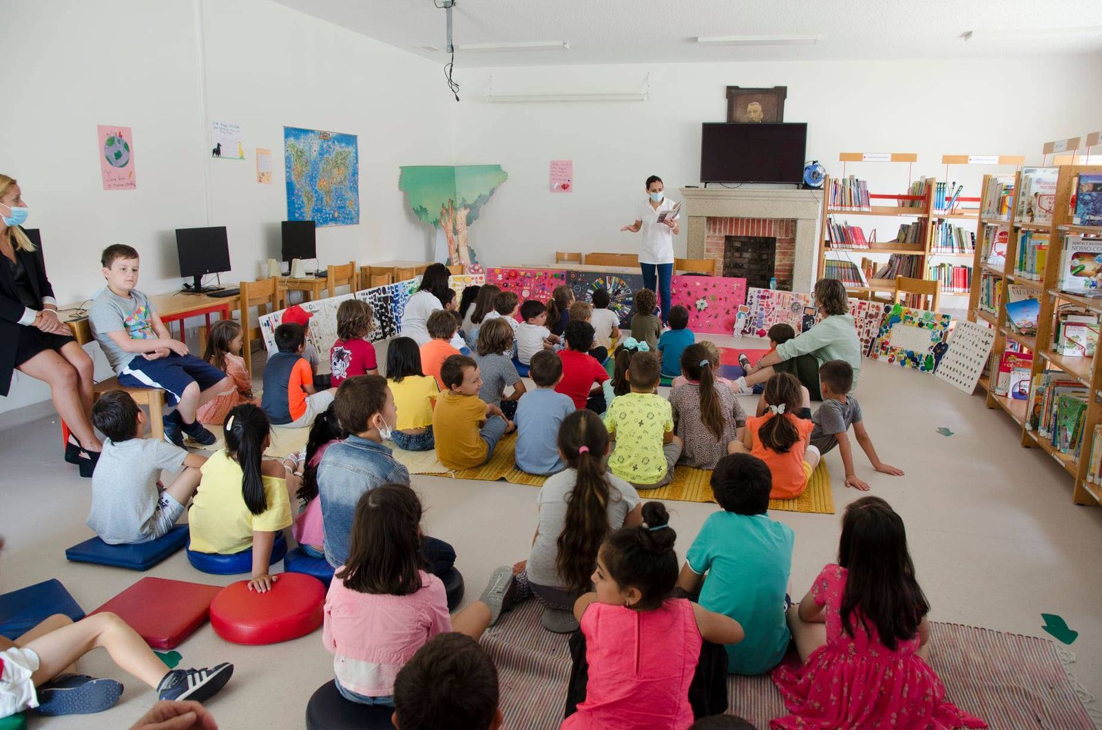 Horas de conto  com abordagem à cultura costeira e poluição marinha