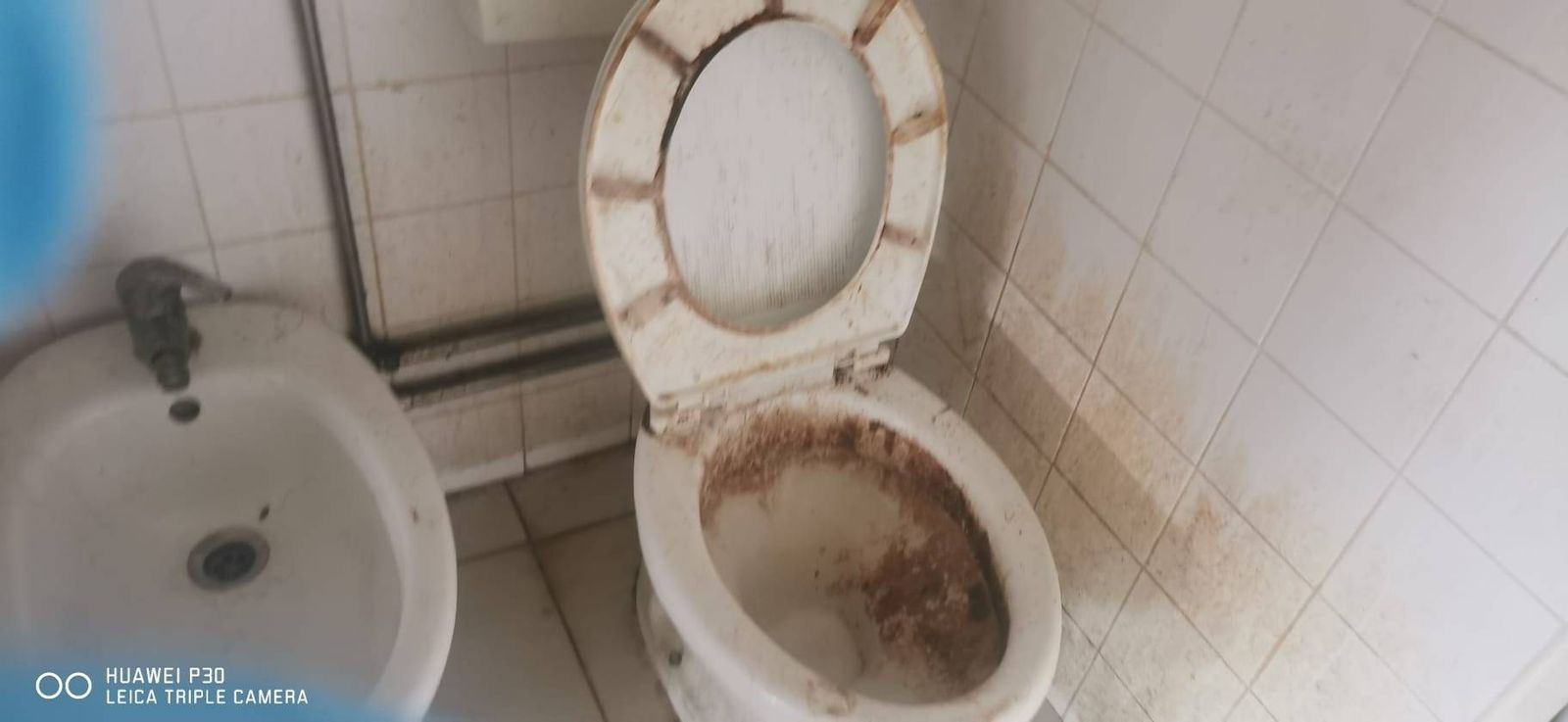 Habitação social insalubre (antes da intervenção)