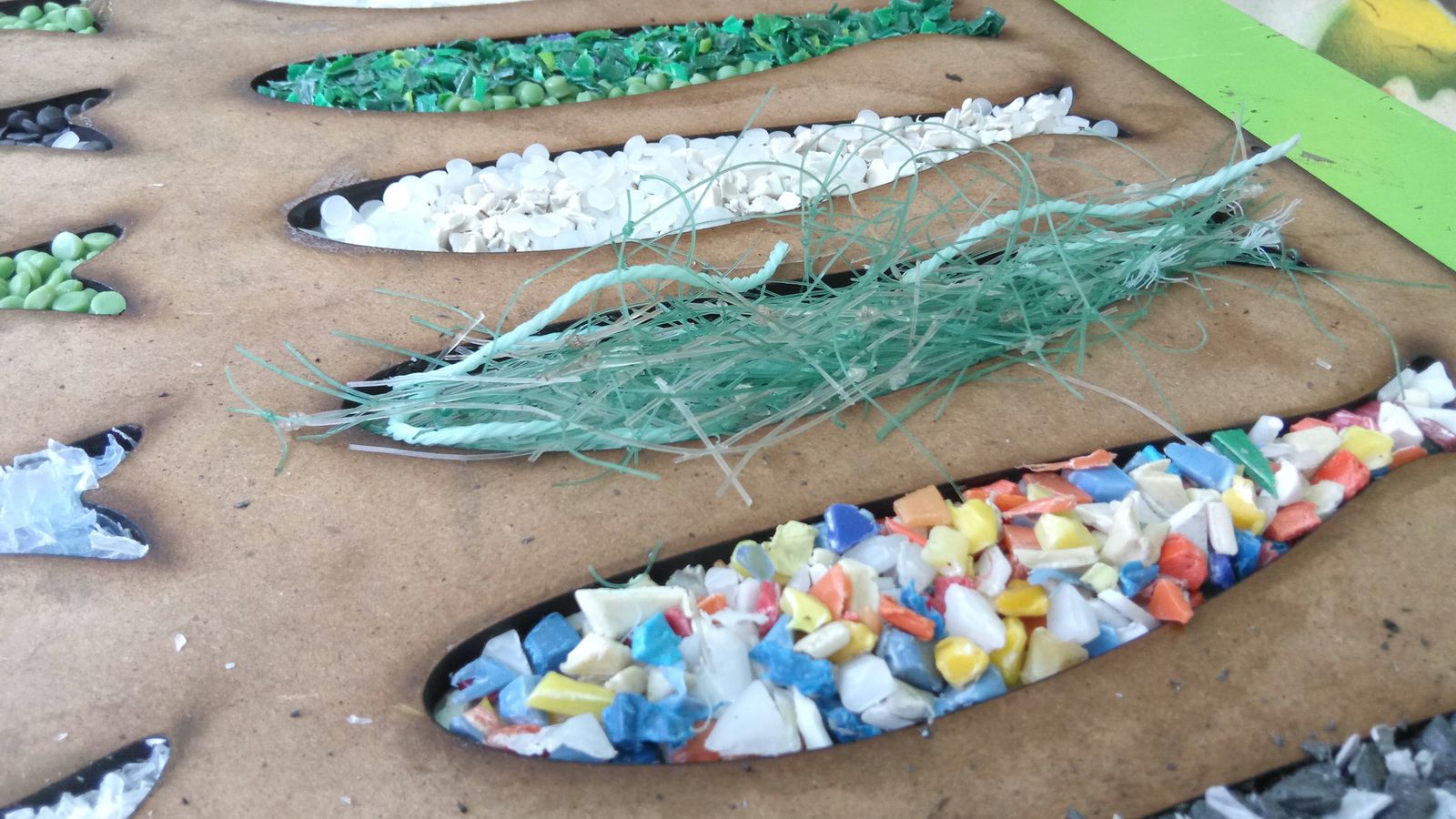 Processo de reciclagem de resíduos plásticos