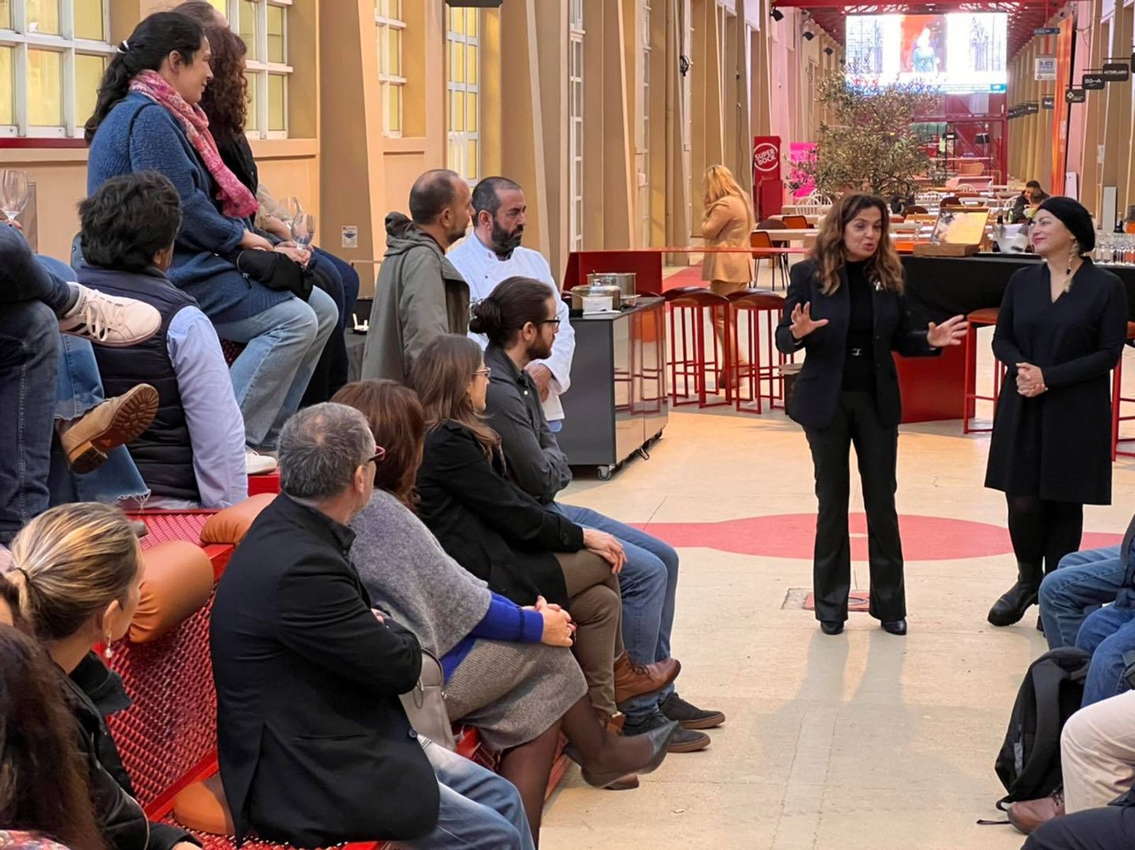 Encontro com empresários no Lionesa Business Hub - 25 de outubro - Apresentação das boxes e do livro - venda reverte para a Bolsa Ana Luísa Amaral, criada pelo projeto. Conservar Afetos Femininos apresenta-se com vida própria e de forma sustentável.