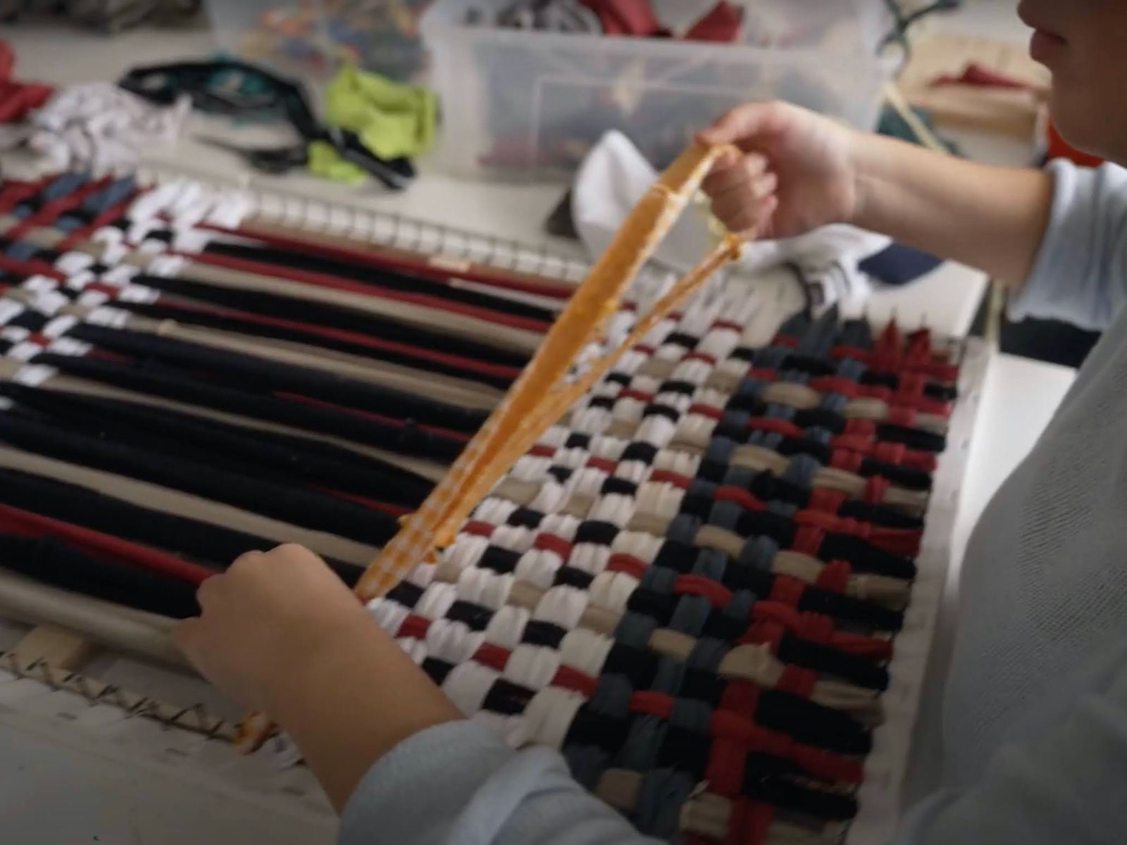 Teares retangulares com desperdícios de t-shirts