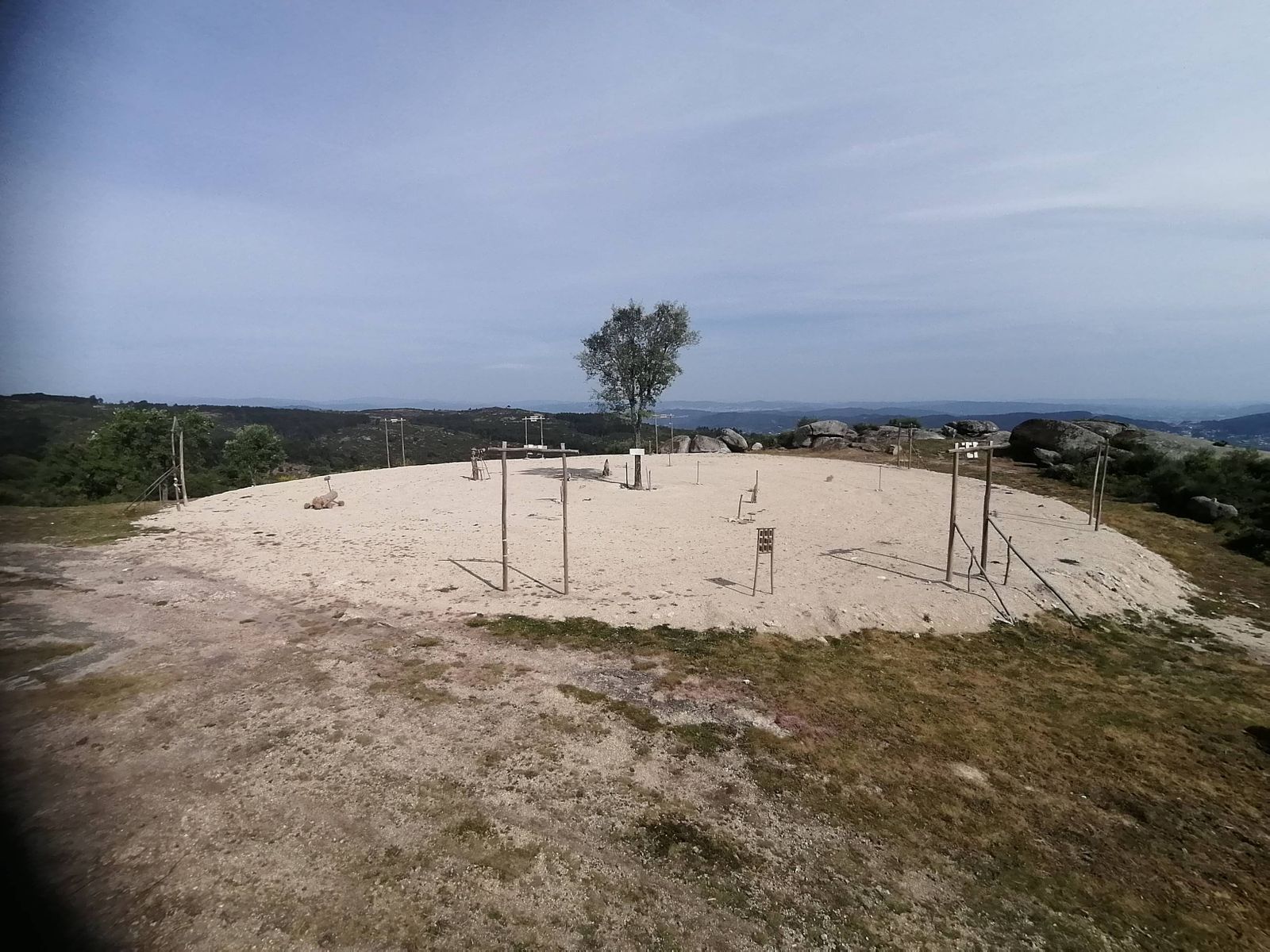 Plataforma que irá receber o "Altar das Estações"