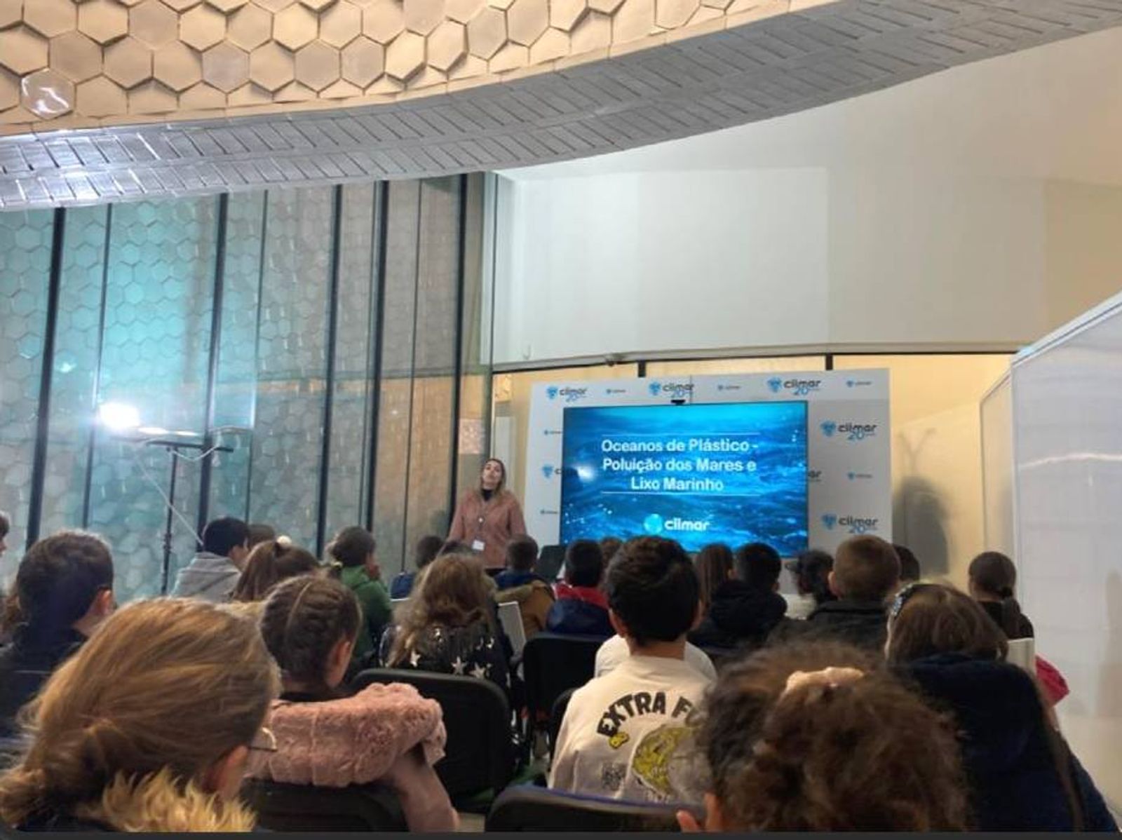 Palestra sobre o impacto do plástico nos ecossistemas marinhos