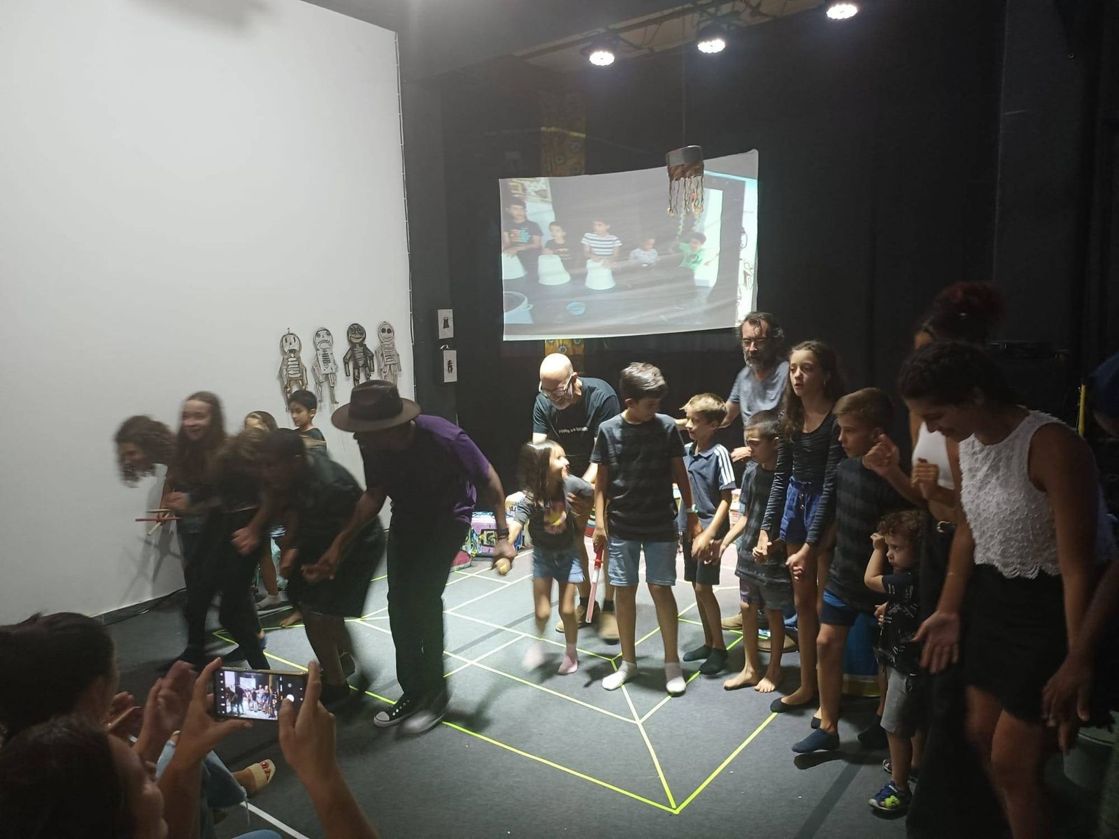 Espetáculo final de Férias Criativa no Ponto do Encontro