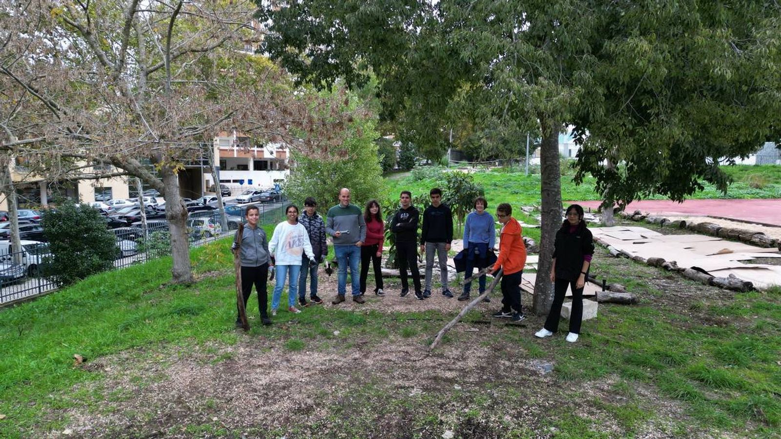 Equipa de alunos em sessão de trabalho.