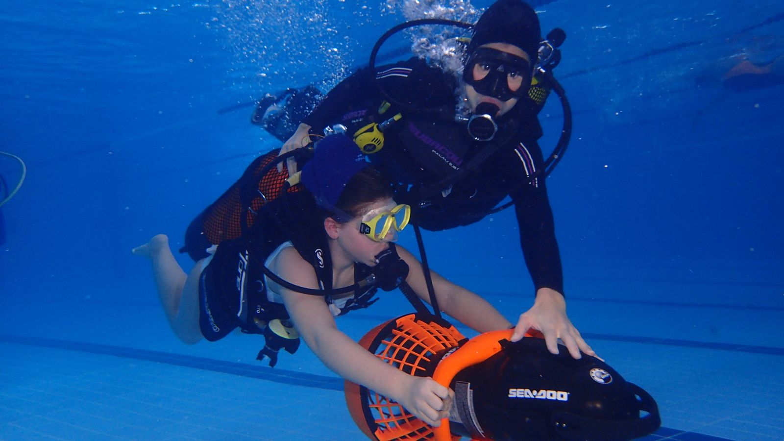 O Kids Dive a acelerar debaixo de água