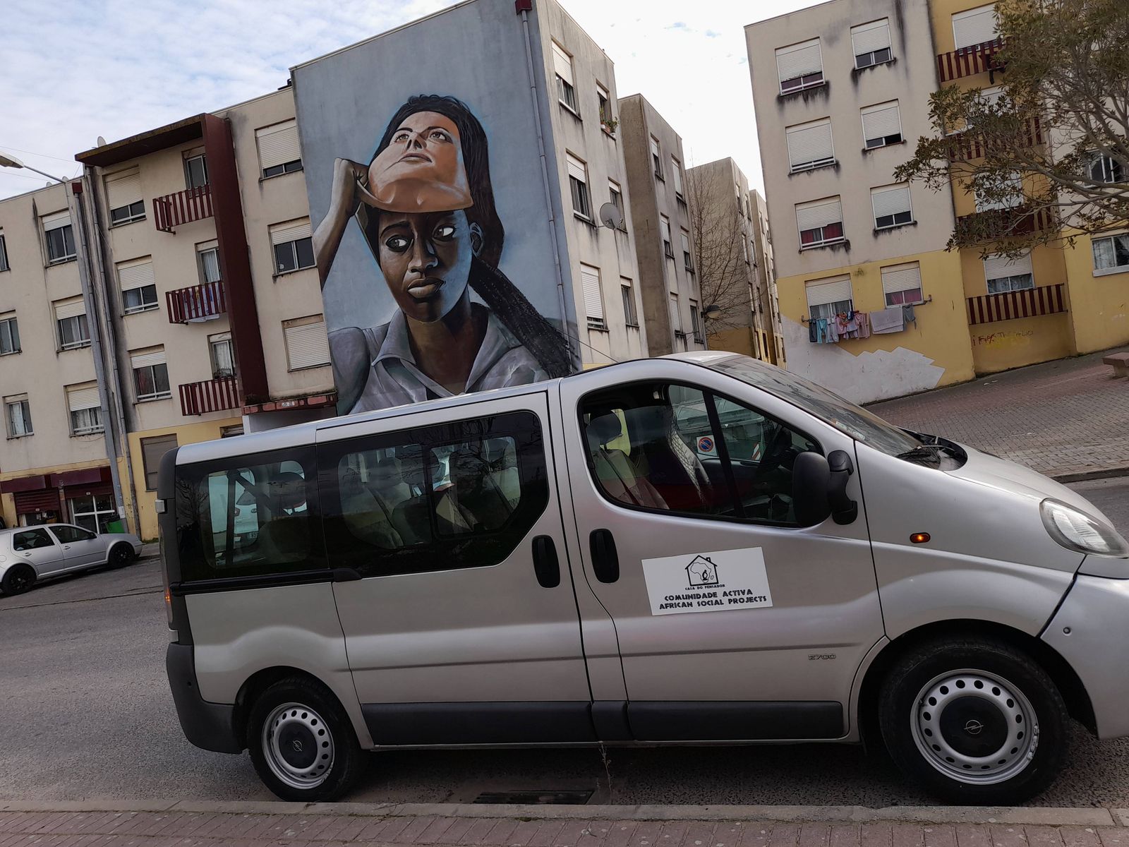 Carrinha ao serviço da comunidade