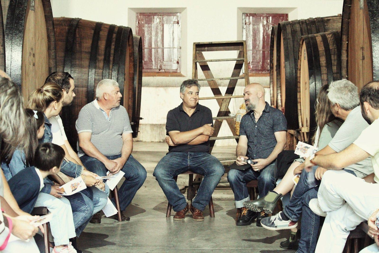 Mesa de debate com Joaquim Pífano e João Richau, com moderação de Afonso Cruz. “As Abelhas e o Futuro”, na Adega do Mouchão, 1ª Edição.