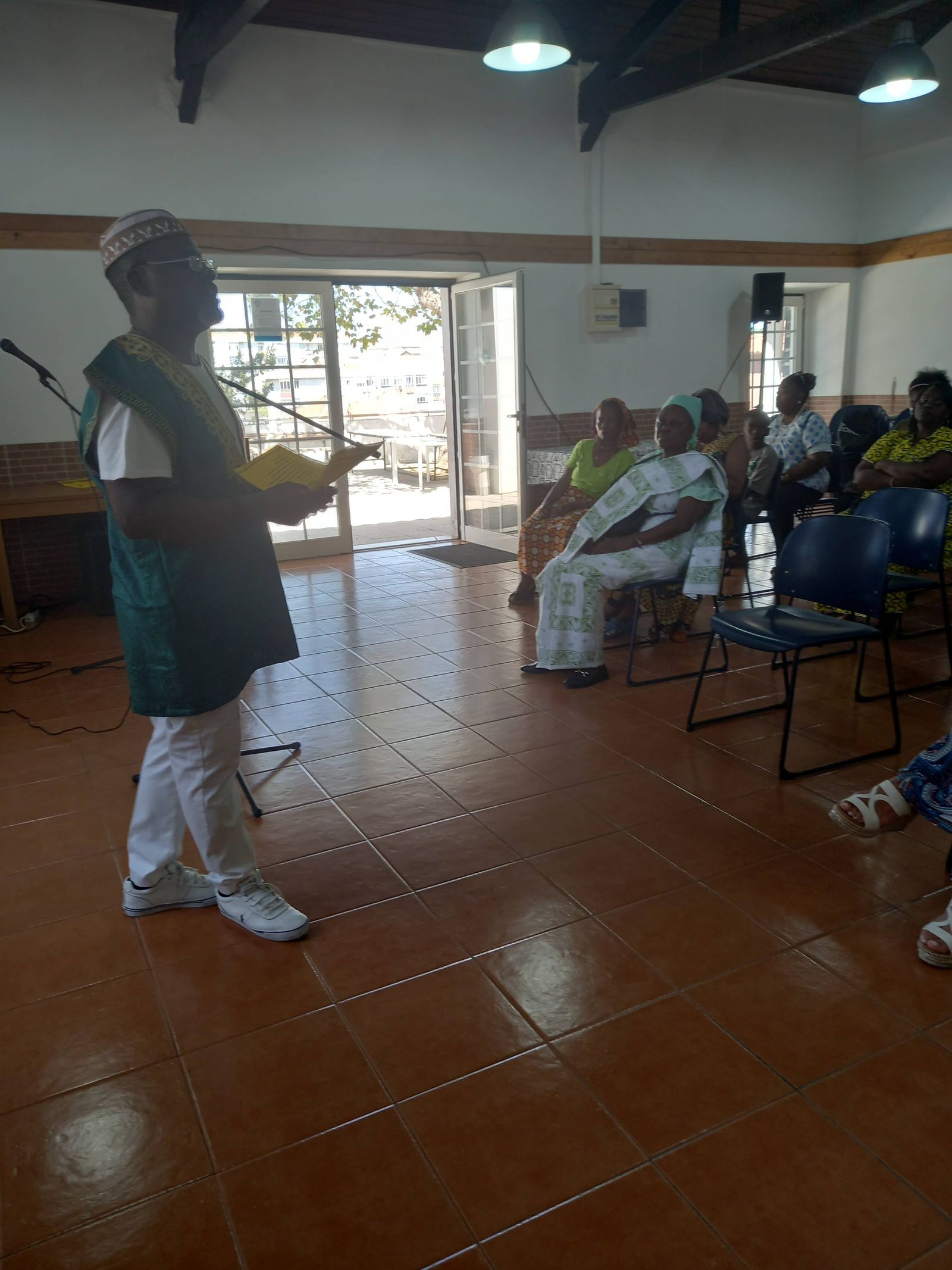 Palestra sobre a mulher africana na sociedade