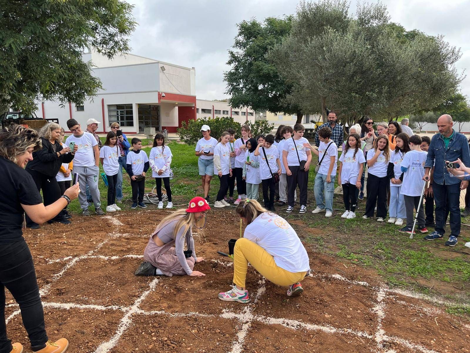Equipa de voluntários, entre professores, alunos e todos os parceiros.