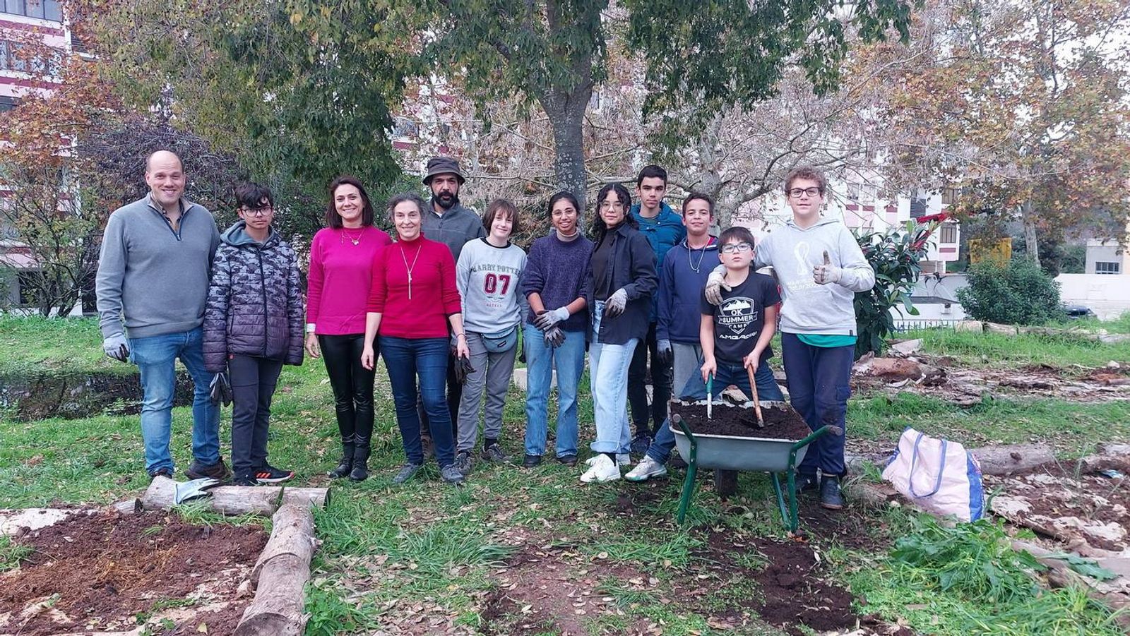 Equipa de alunos e professores do C4 com o investigador António Alexandre.