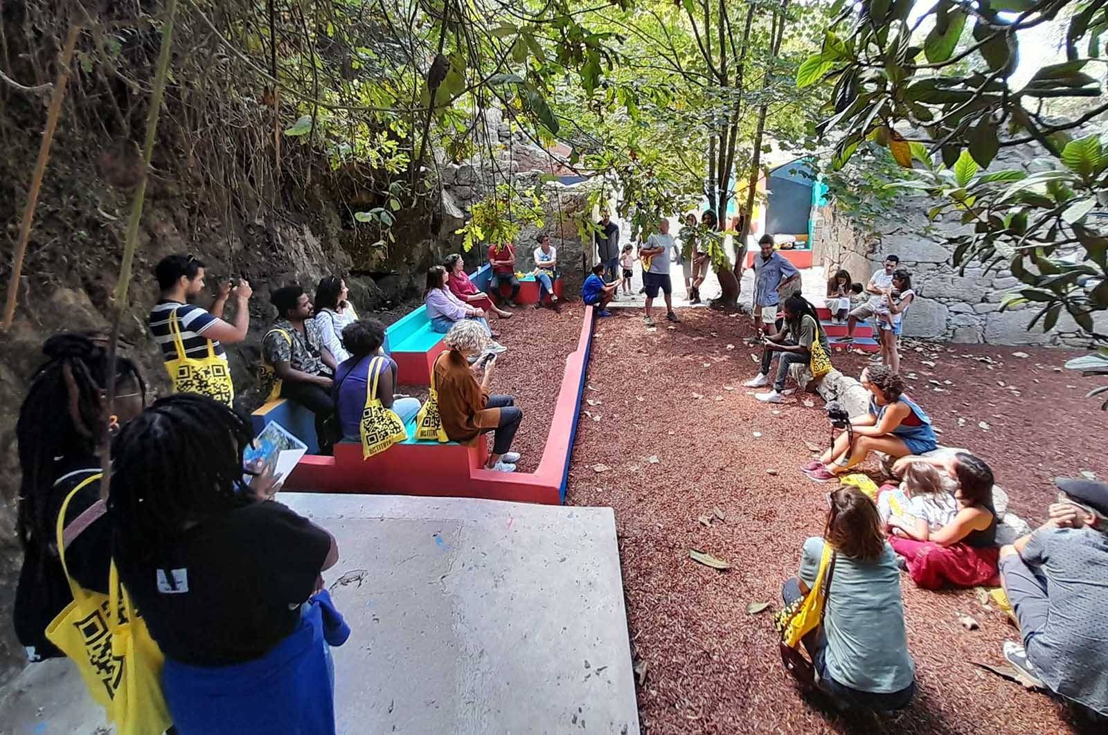 Passeio e visita guiada com a equipa promotora, arquitetos, artistas, moradores, proprietários, parceiros e público em geral, 27/8/2022 © INSTITUTO